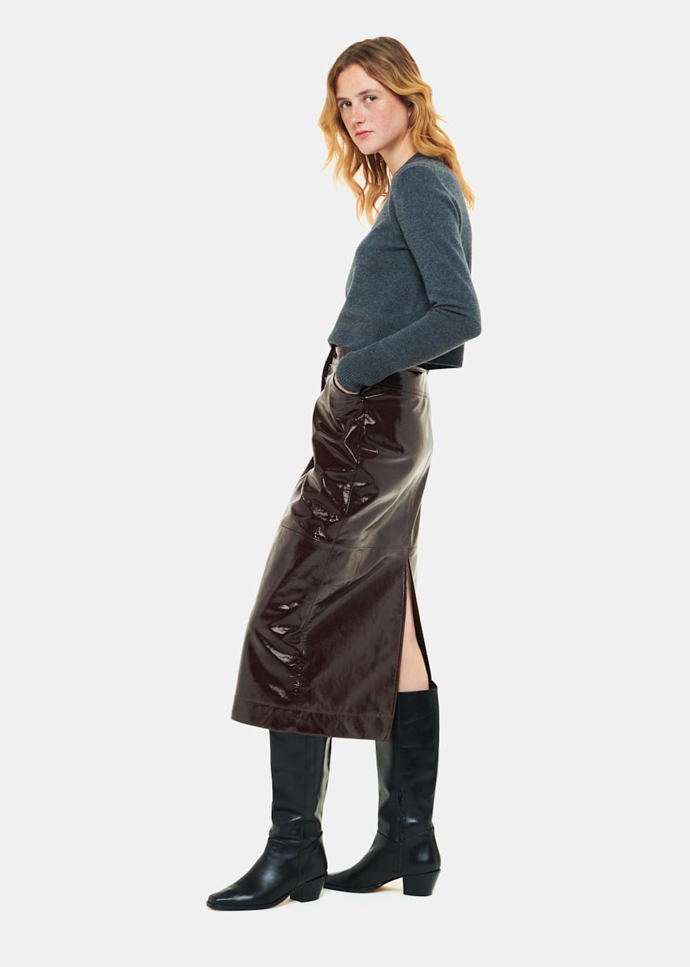 The Rachel skirt is a Whistles Signature now - and for good reason. Crafted from patent leather, it returns in a new chocolate shade for autumn-winter. Designed with a straight silhouette, it comes in an easy midi length and feels elegant yet modern this season. Tuck a T-shirt in by day or add sleek shirts and blazers by night.