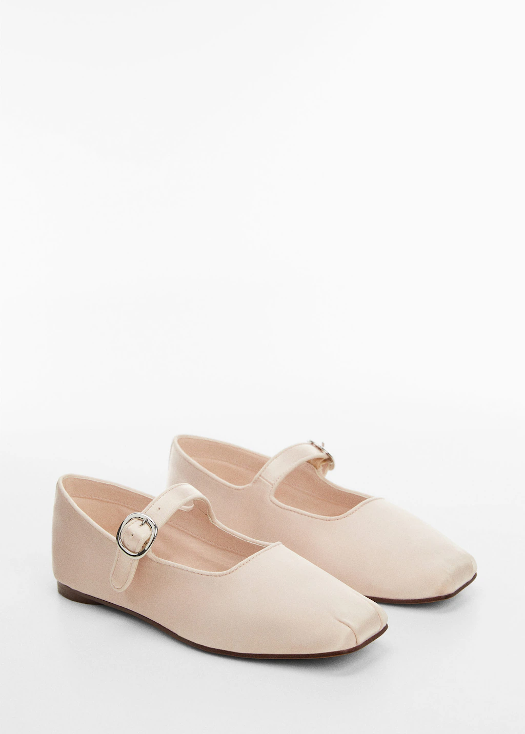 Mango cream satin Mary Jane ballerina flats are perfect for dancing this party season. They have a Satin finish, Rounded toe, Buckle. & Inner lining.