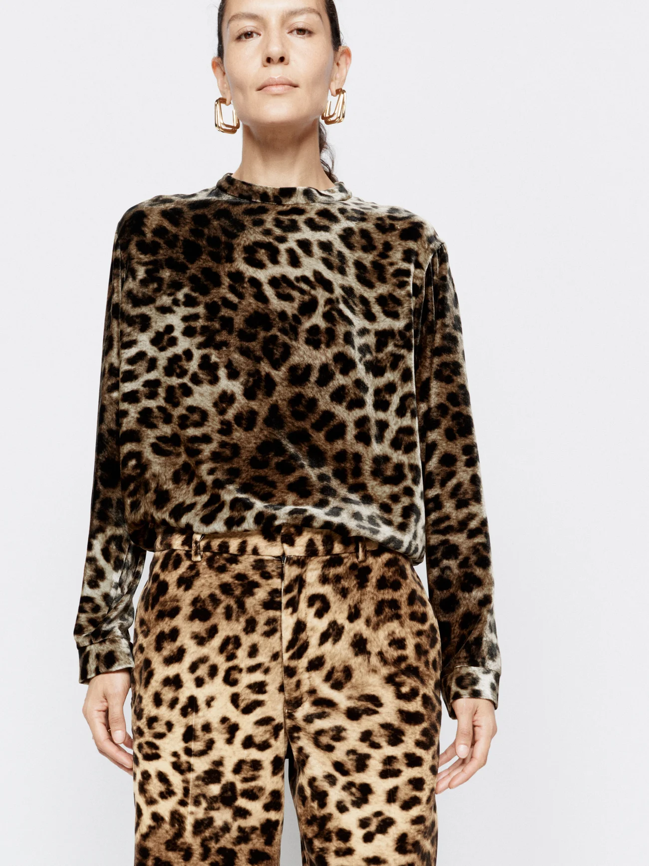 WHAT TO WEAR IN FALL 2024 FROM WHEN YOU WAKE UP?  Animal print tights, Animal  print outfits, Animal print boots