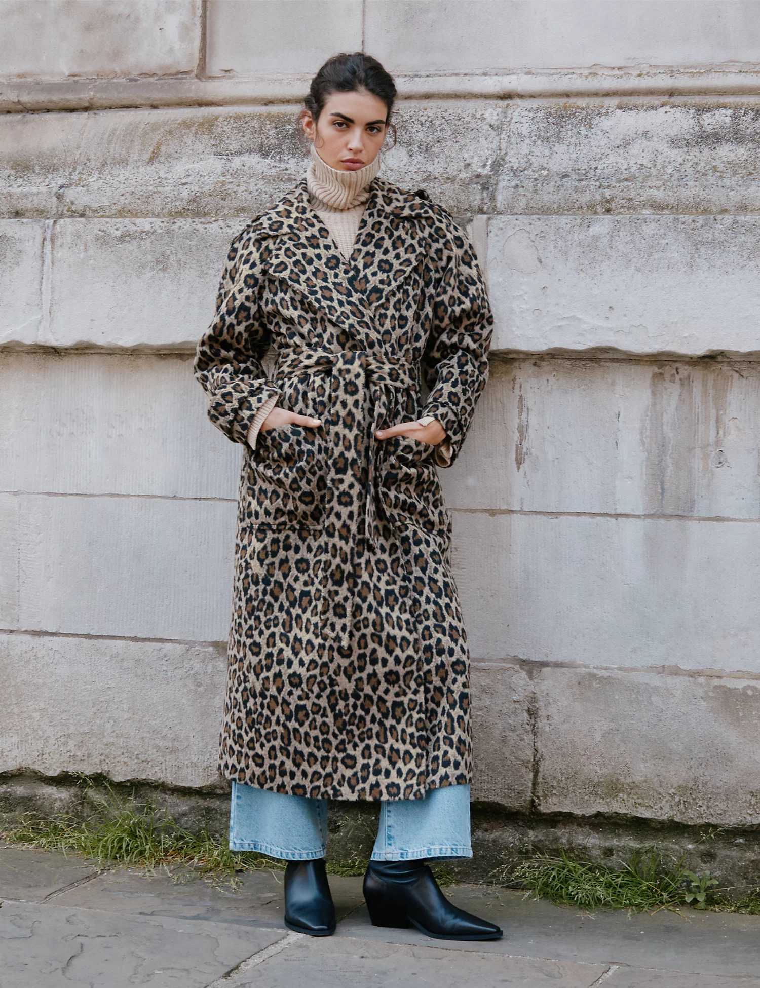 This bold leopard print trench coat from Albaray is made with a touch of wool in the fabric for extra warmth. It's cut in a smart tailored fit, with sleeve loops for added polish and an oversized revere collar. A tie belt pulls you in at the waist, while patch pockets on the front provide handy storage.